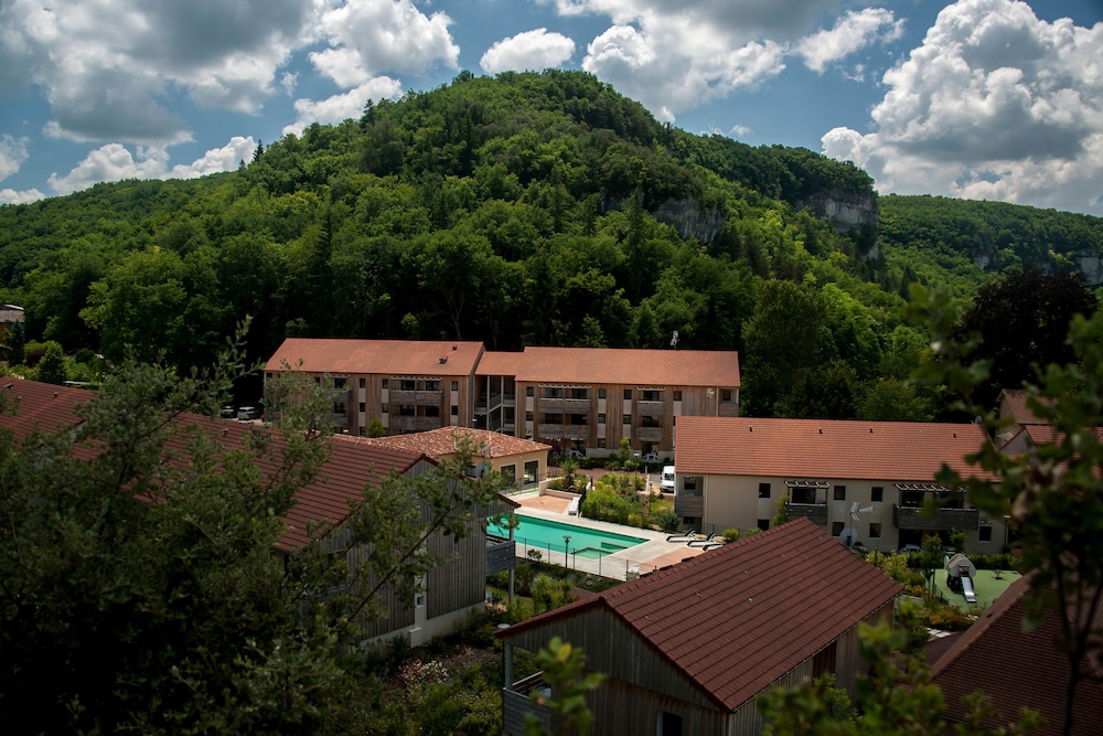 Residence Le Clos du Rocher - Vacanceole in LES EYZIES DE TAYAC