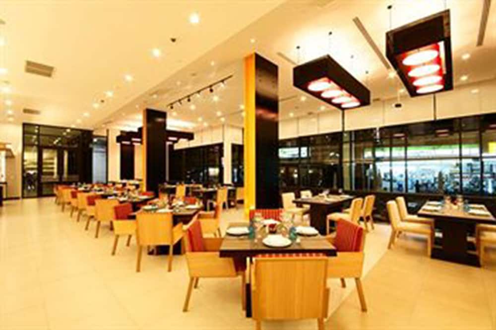 Tsix5 Hotel 33/50