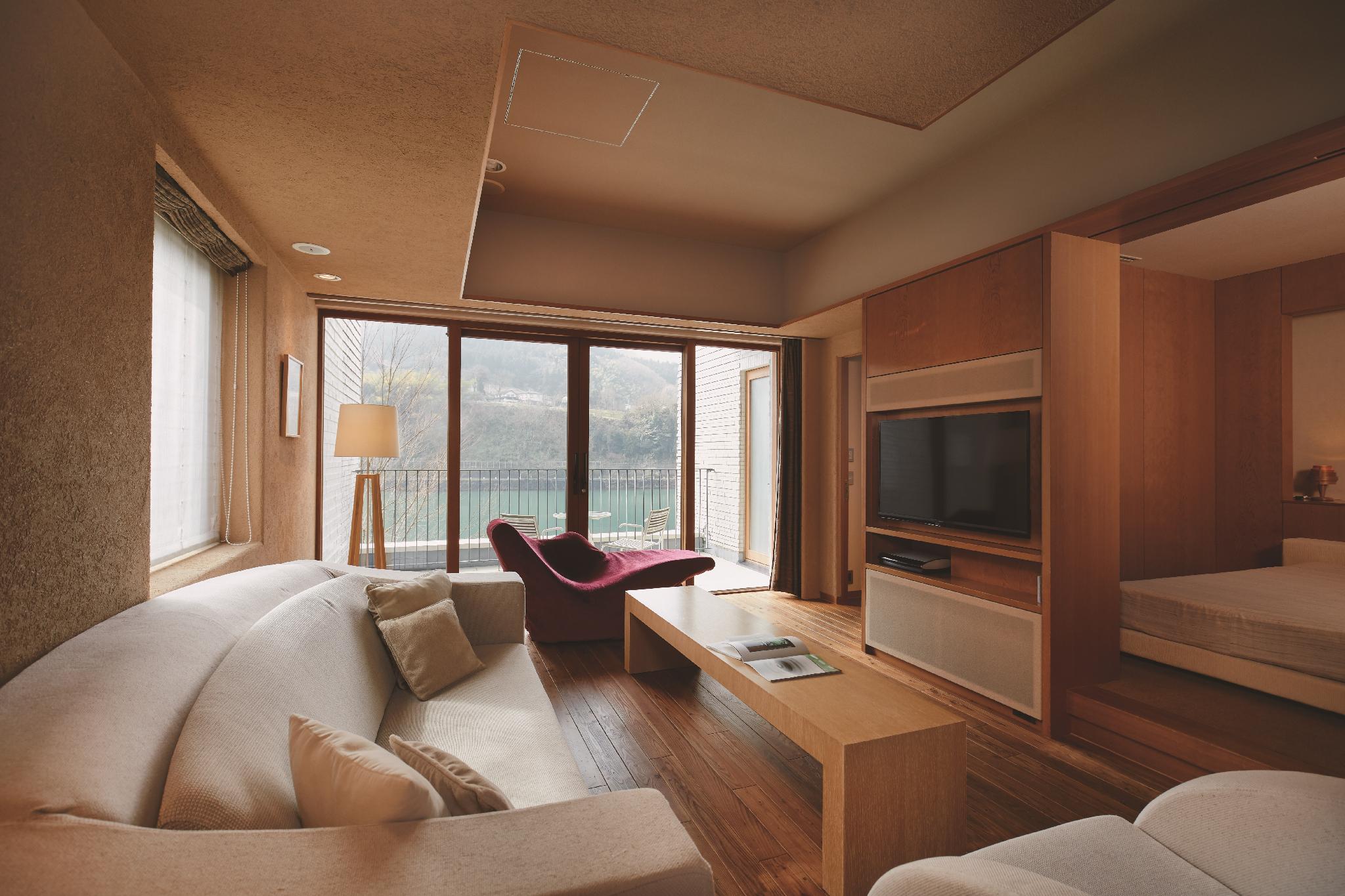 Japanese Western, White, Oak, Premium, Suite, River View