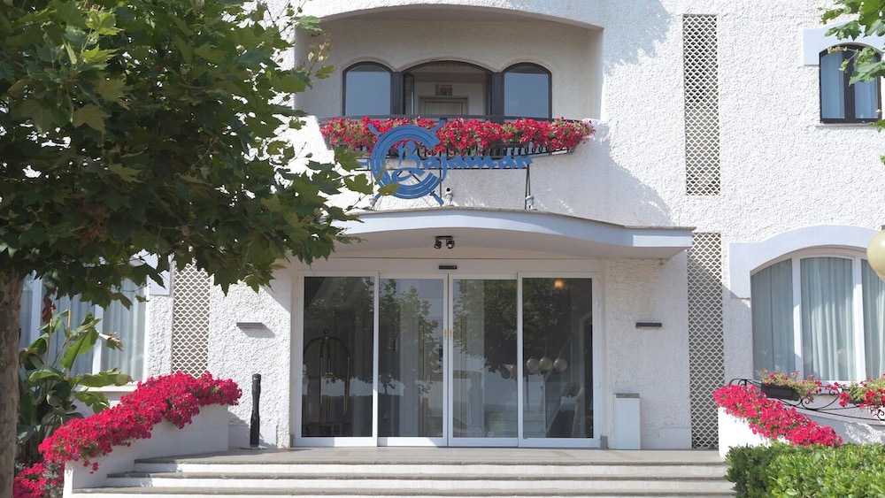 Bajamar Beach Hotel 4/49