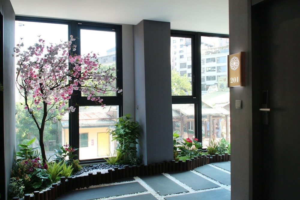 Gamalan FL Spring Hotel 39/42