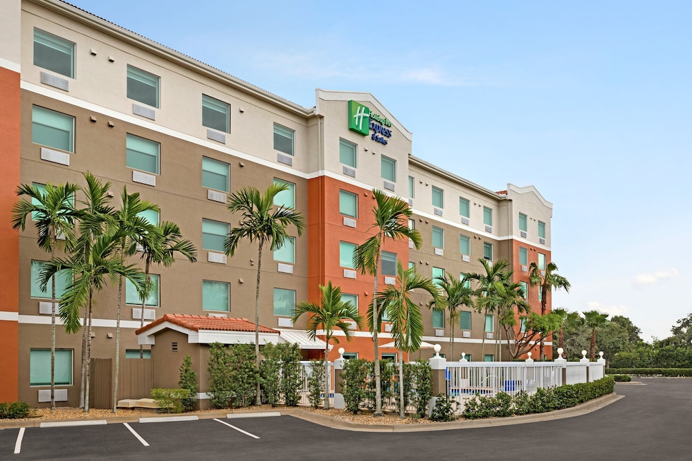 Holiday Inn Express & Suites Pembroke Pines-Sheridan St 48/54