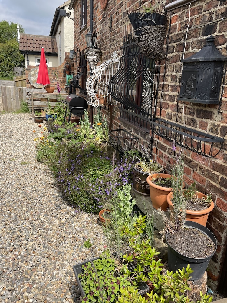 OYO Yarm Cottages 60/64