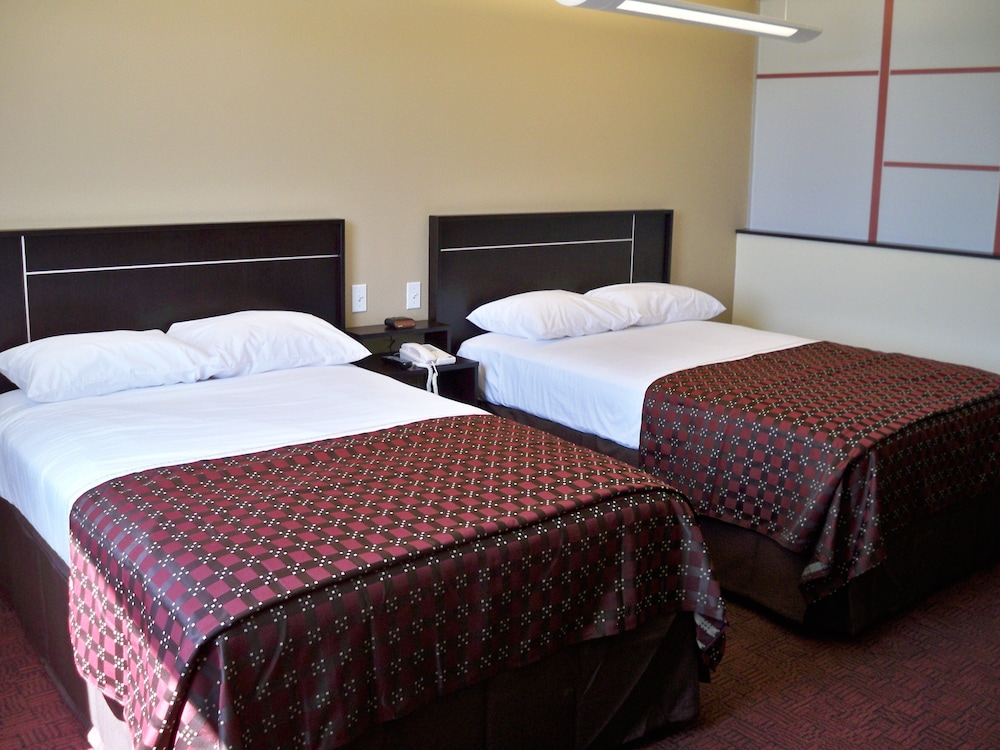 DELUXE, 2 DOUBLE BEDS, ACCESSIBLE