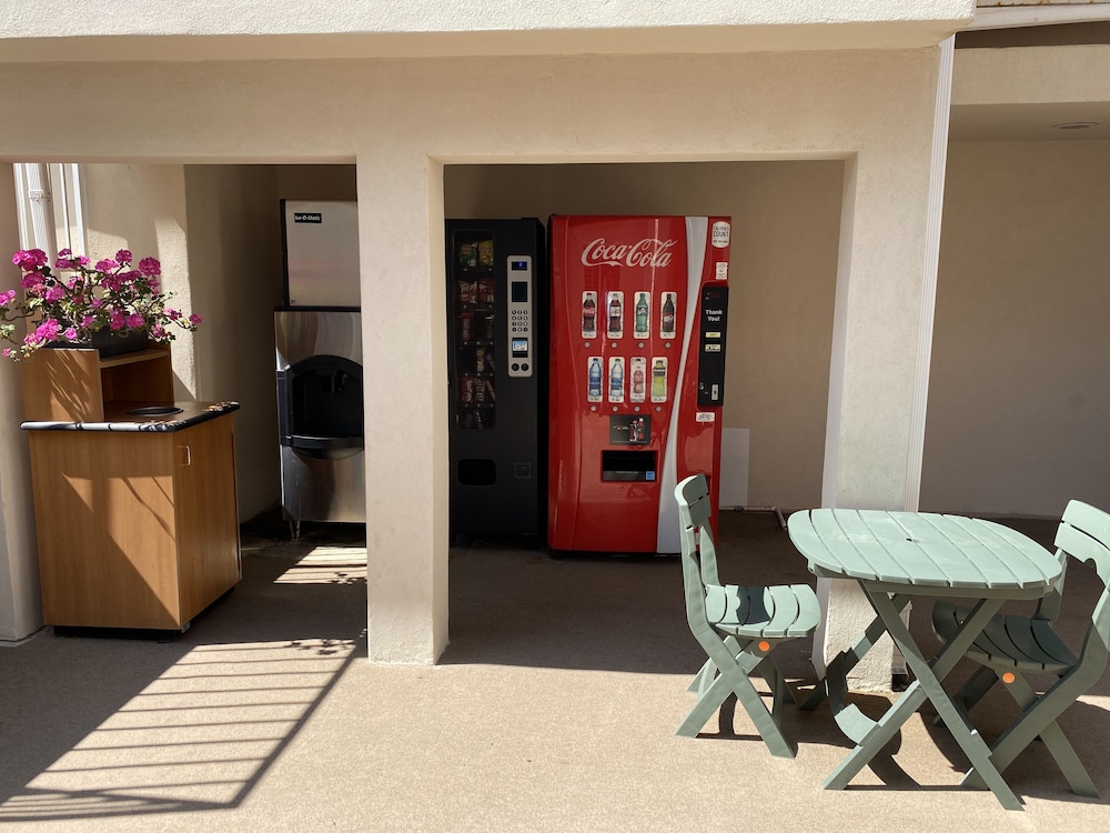 Ocean Surf Inn & Suites 42/73