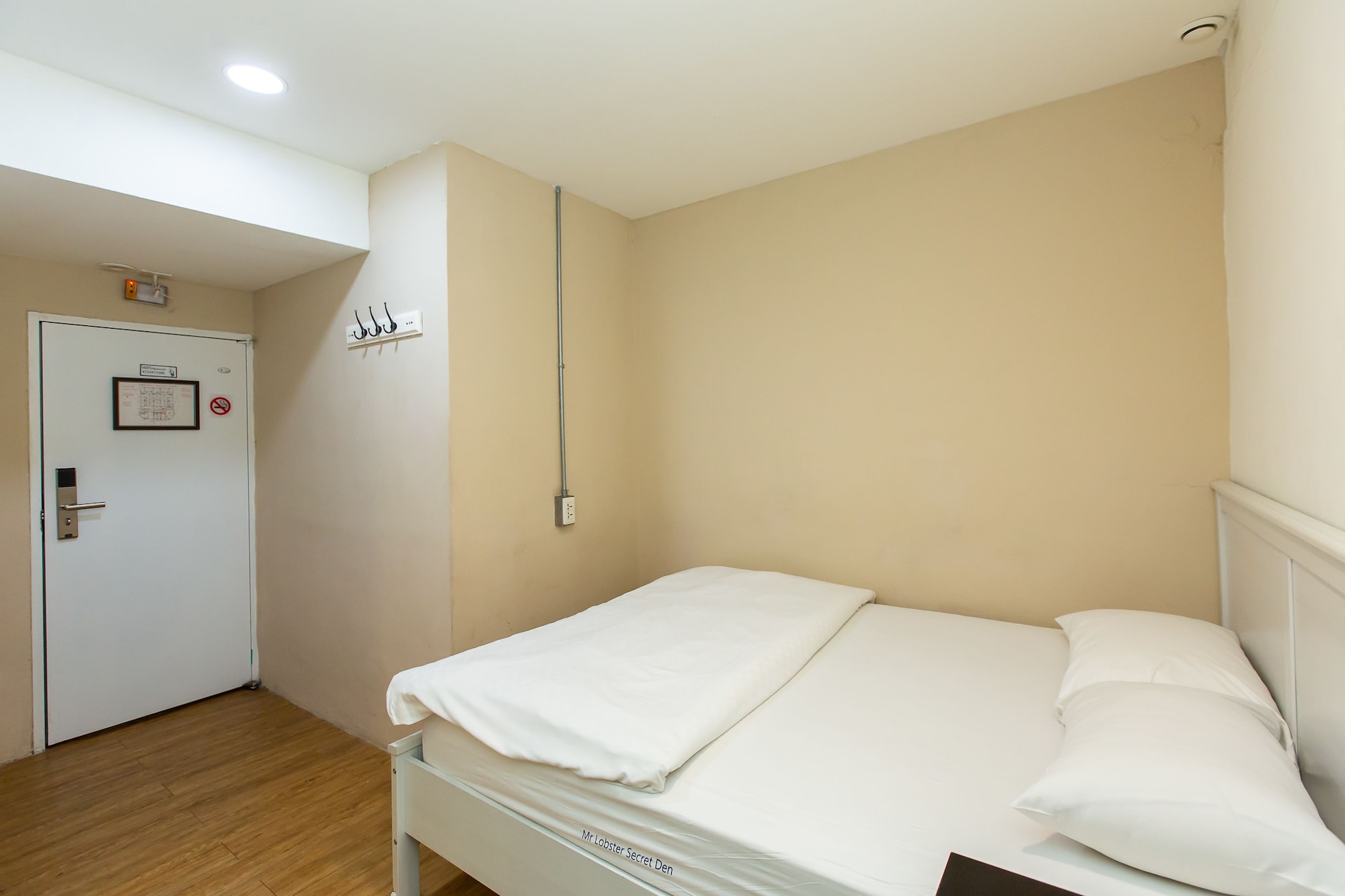 STANDARD, DOUBLE BED, NO WINDOW
