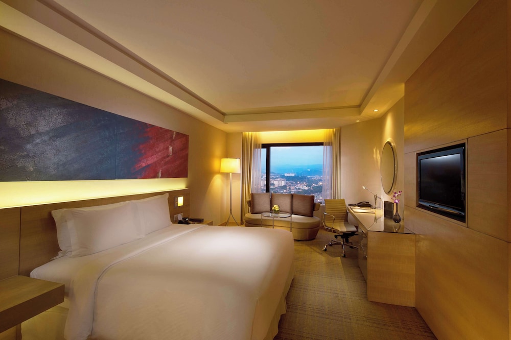 Executive, King Bed, Mountain View