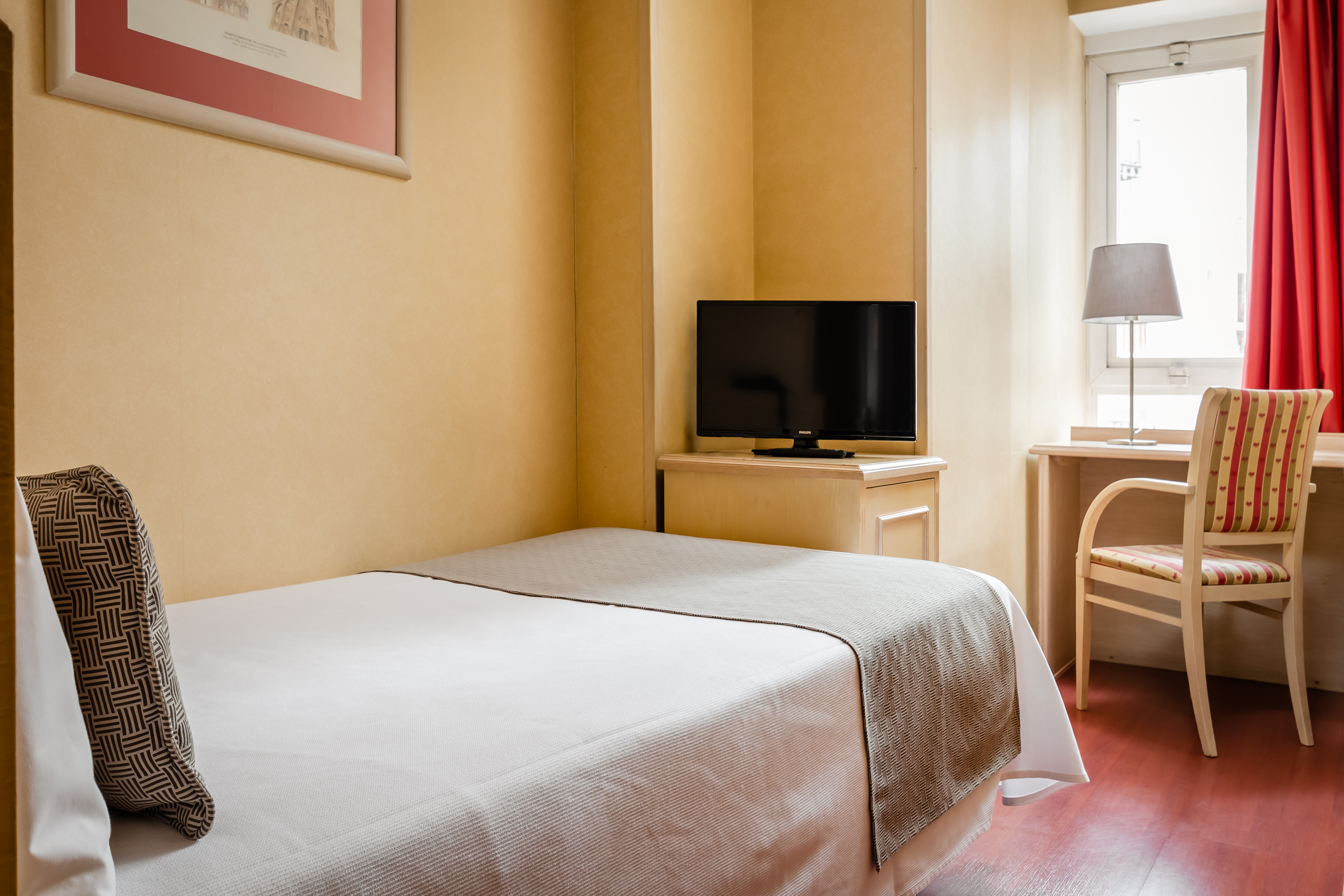 ROOM, SINGLE