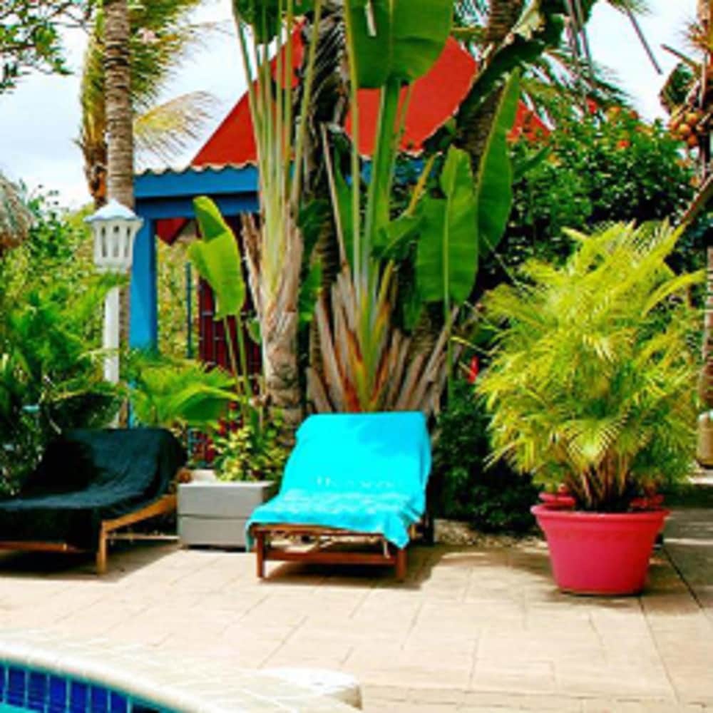 Caribbean Flower Apartments 26/38