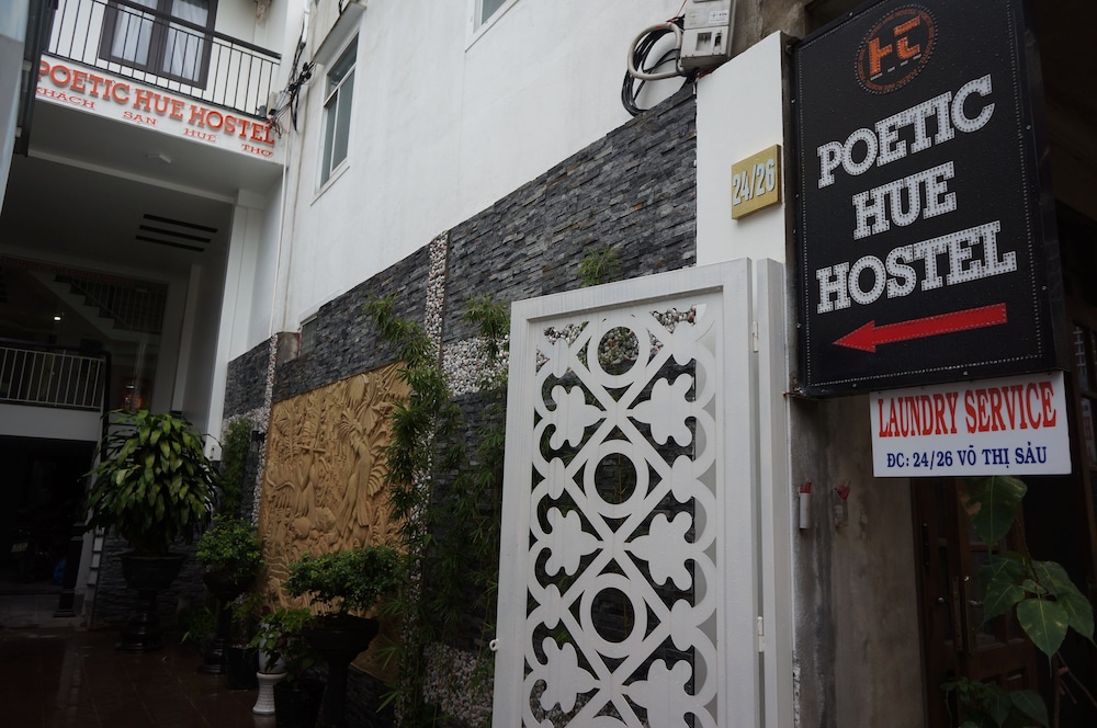 Poetic Hue Hotel 2/50