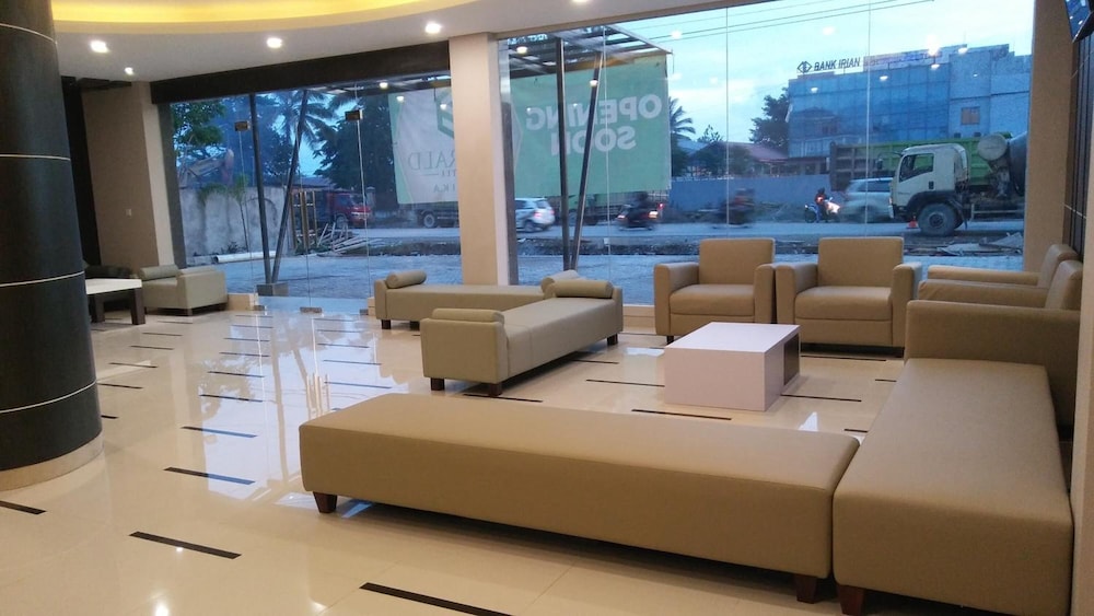 Emerald Hotel 33/59