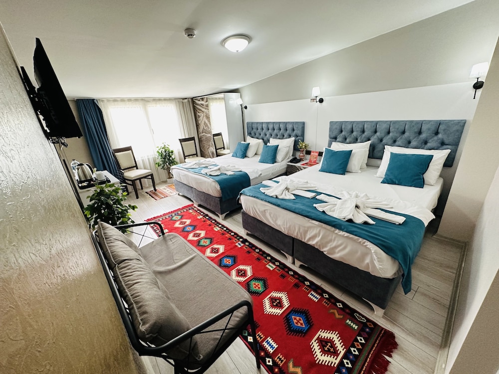 Galapera Hotel 12/50