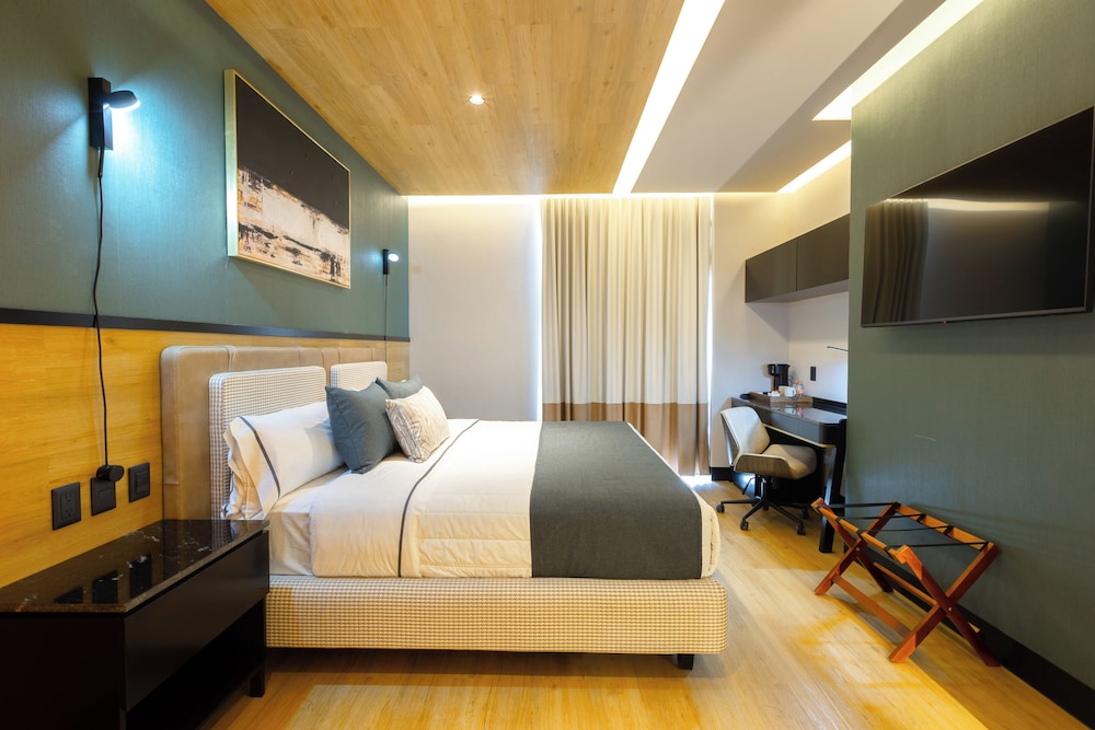 EXECUTIVE, KING BED