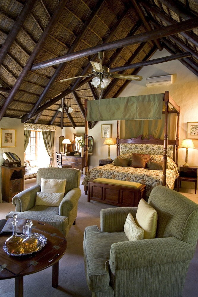 Hunter S Country House 26/33
