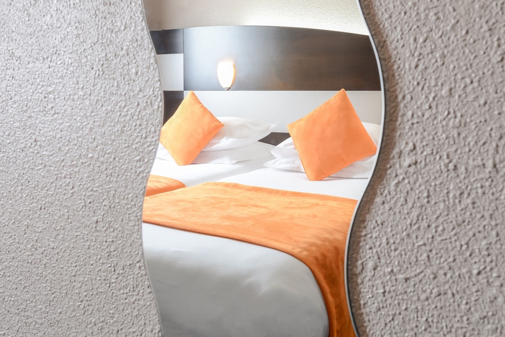 The Originals Le Relais D Aubagne 25/58