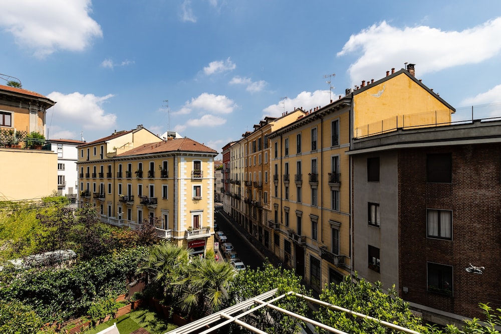 Aiello Rooms 3/37
