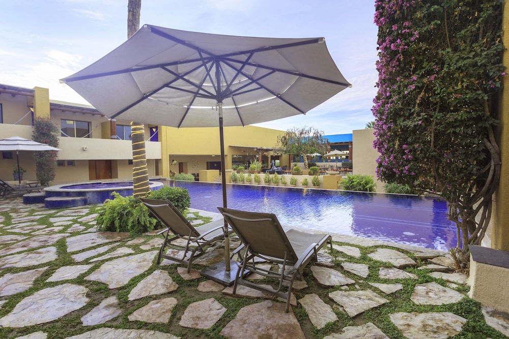 Los Patios Hotel 51/57