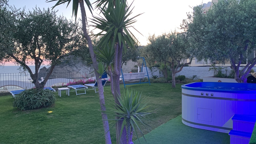 Casa Adolfo Ischia 47/50