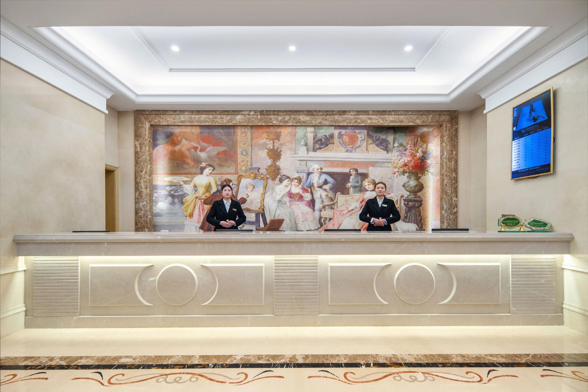 Vienna International Hotel (Huanggang Normal College Ruitian Plaza) 9/39