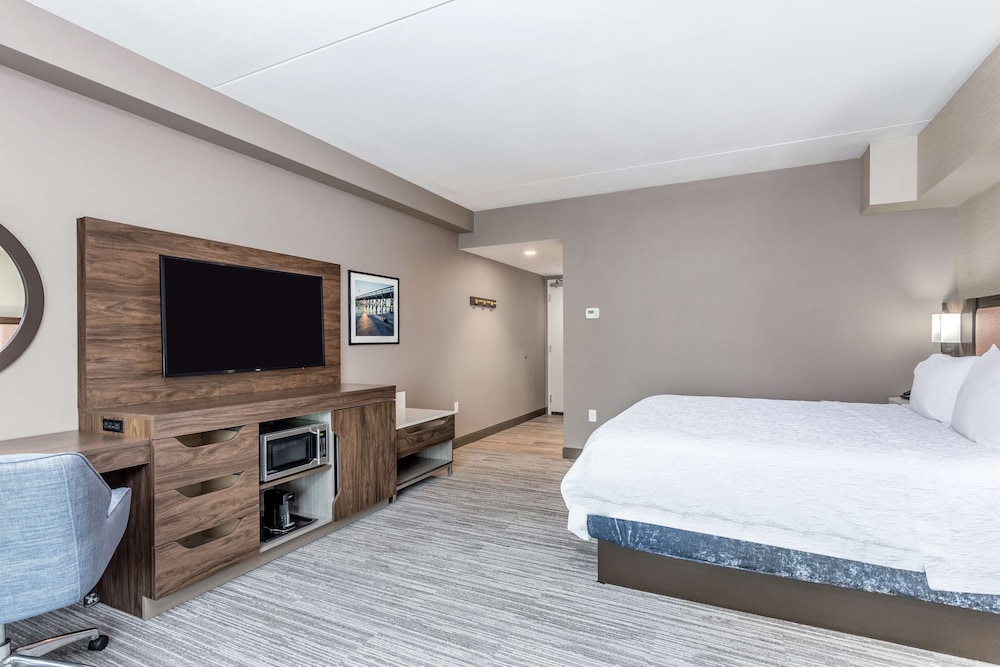 Hampton Inn & Suites Kittery-Portsmouth 12/45