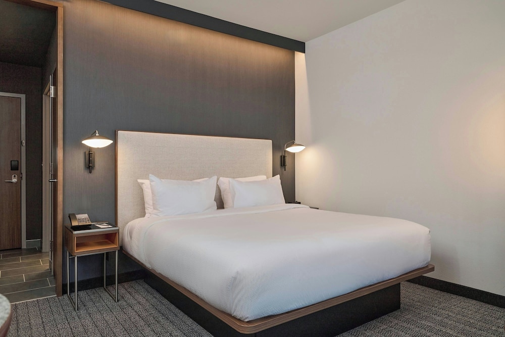 Courtyard by Marriott Madison 15/49