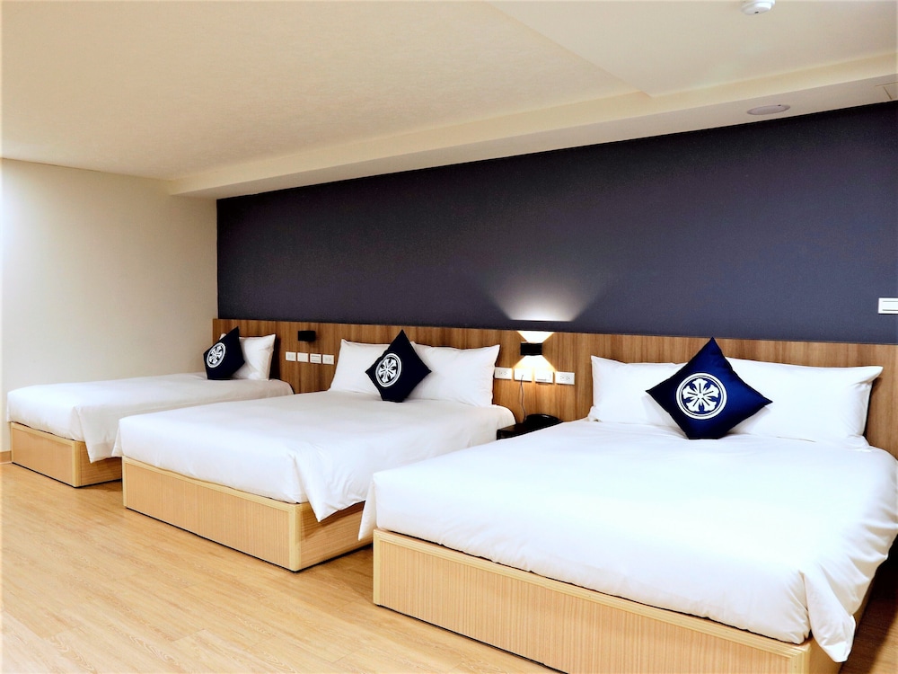 Family, 1 Single and 2 Double Beds