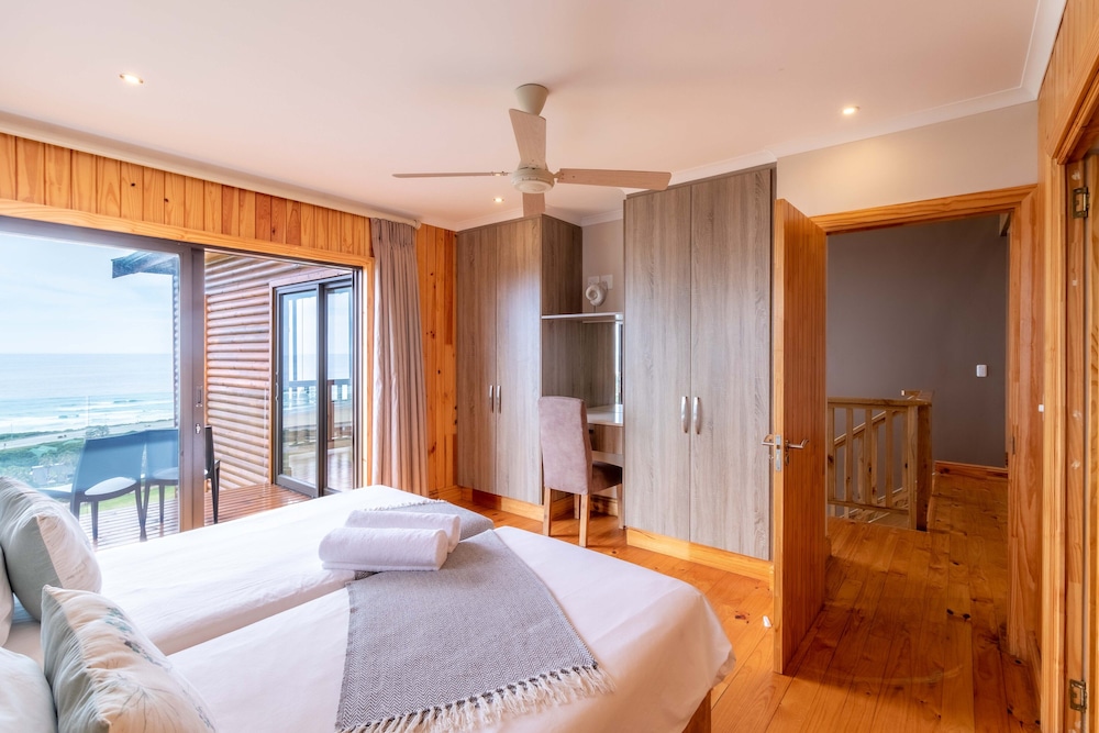Boardwalk Lodge 24/50