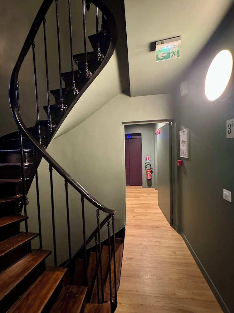 HOTEL MONTMARTRE 27/48