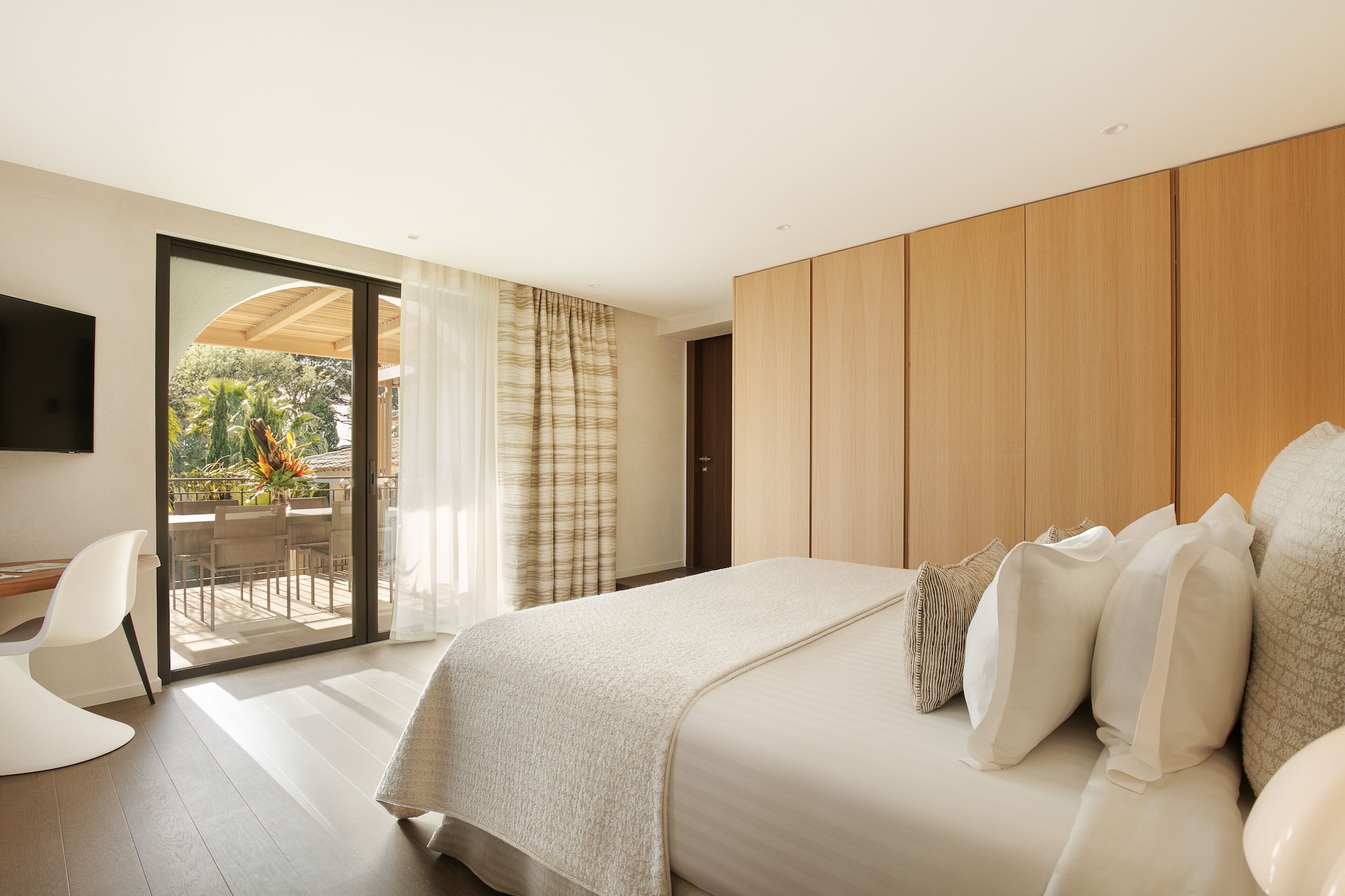 RIVIERA, SUITE