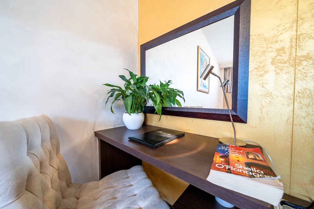 Alexandar Lux Hotel 6/50