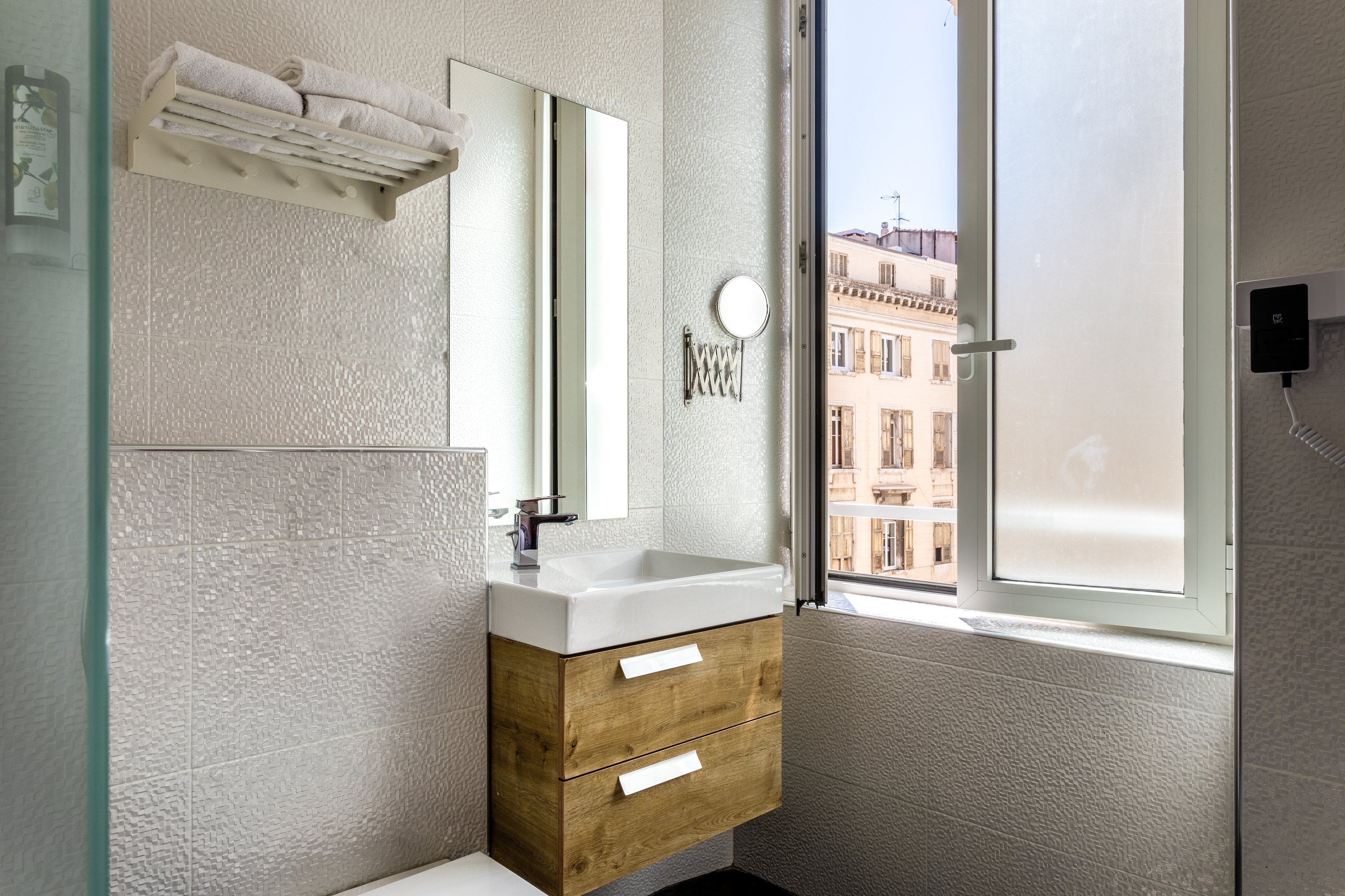 HOTEL CARRE VIEUX PORT 24/24