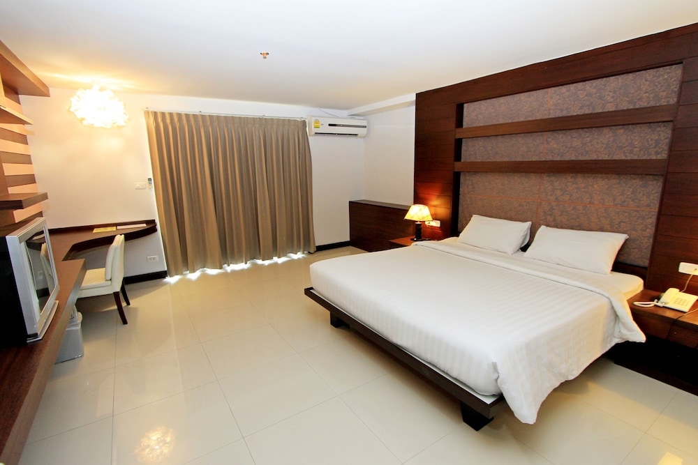 Convenient Grand Plus Hotel Suvarnabhumi 10/44
