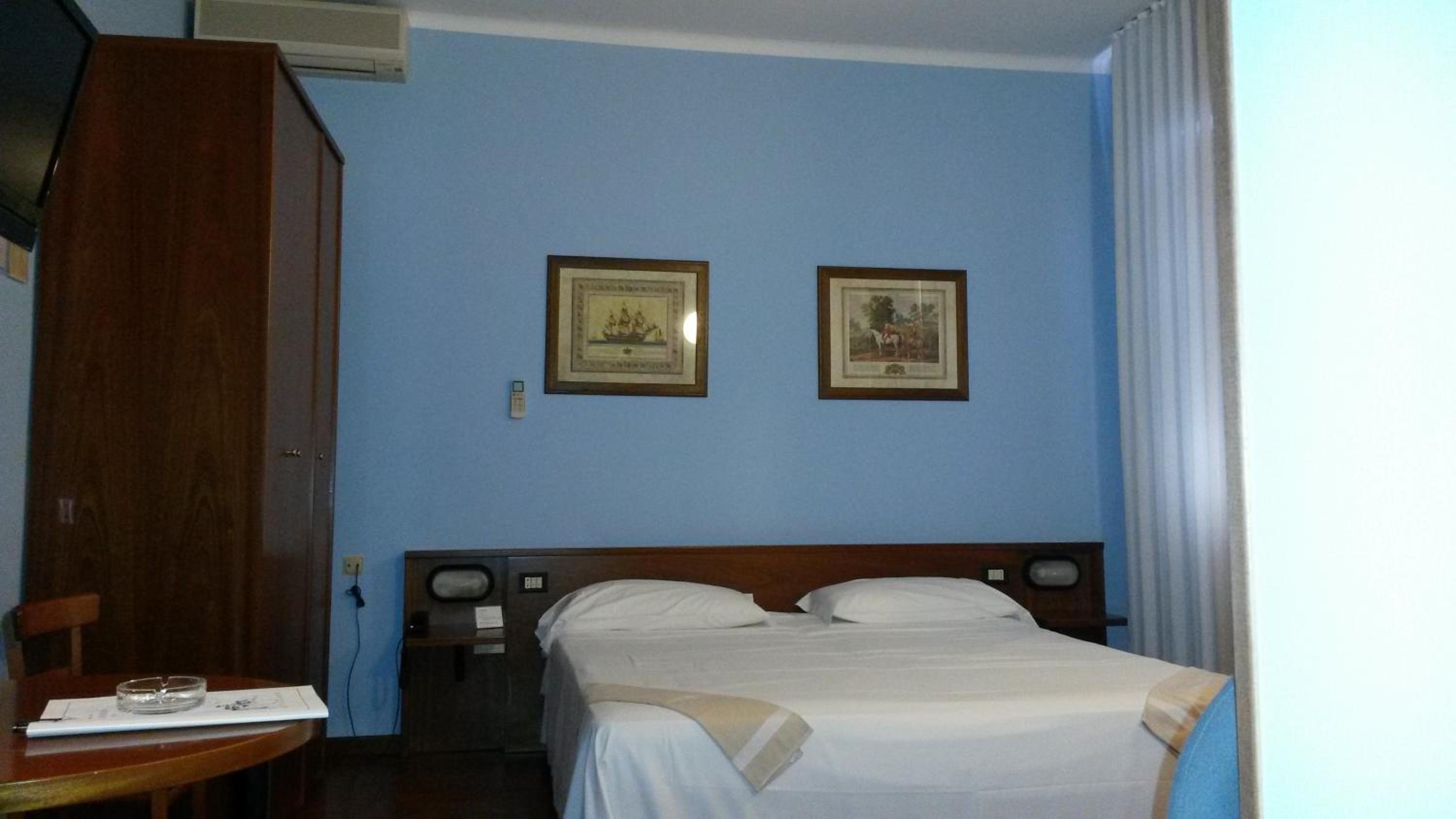 Standard, Double or Twin Bed