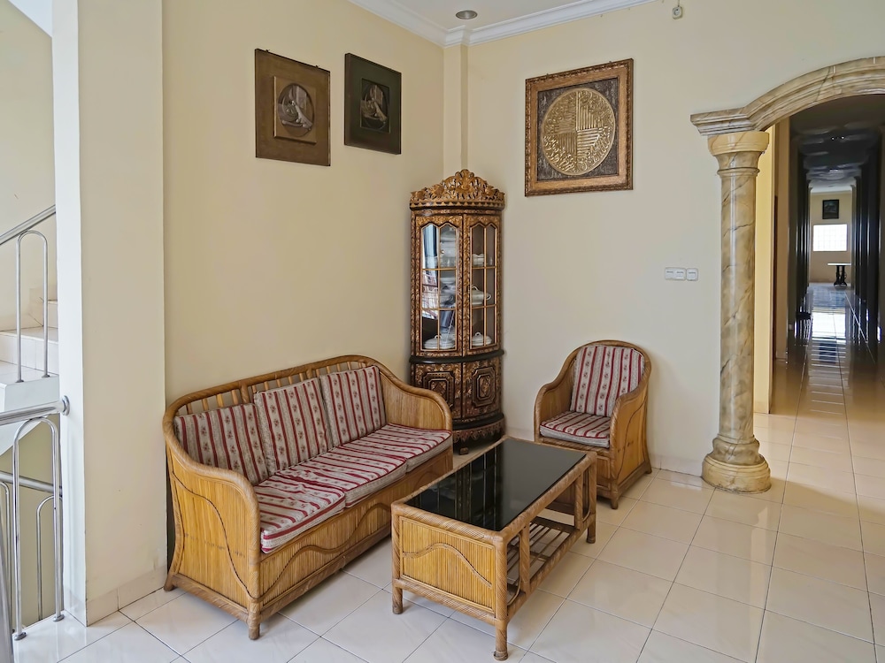 Oyo 335 Wisma Empat Lima 15/20
