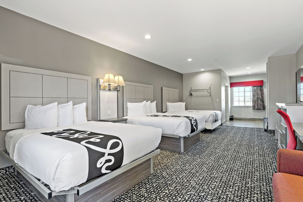 Paris Inn Suites 13/33