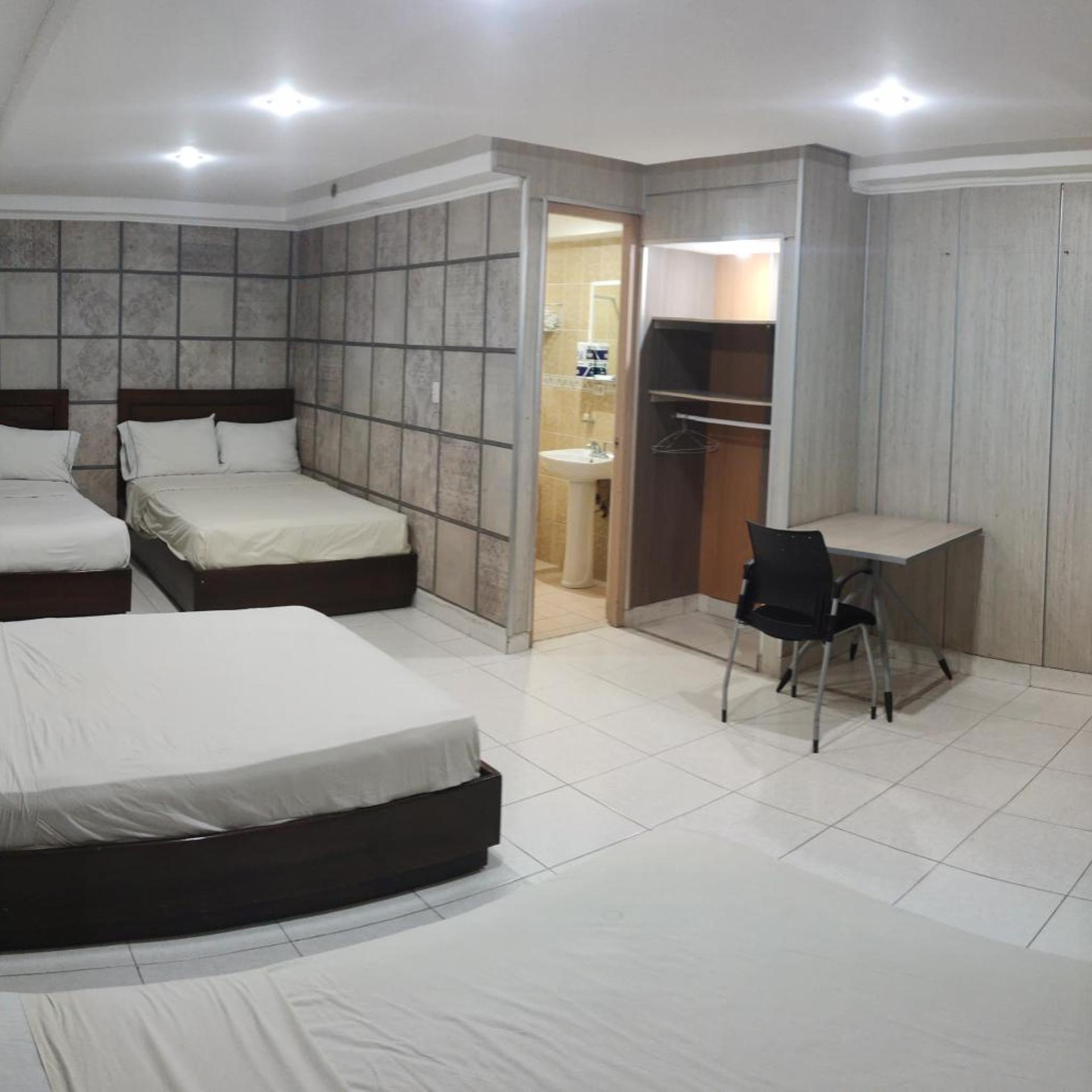 Hotel San Thomas Inn 8/33