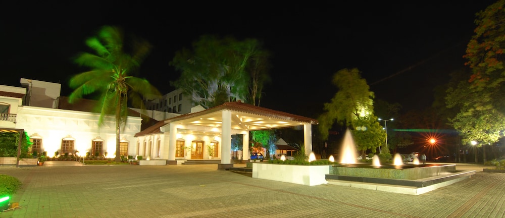 Chanakya Bnr Hotel 3/27
