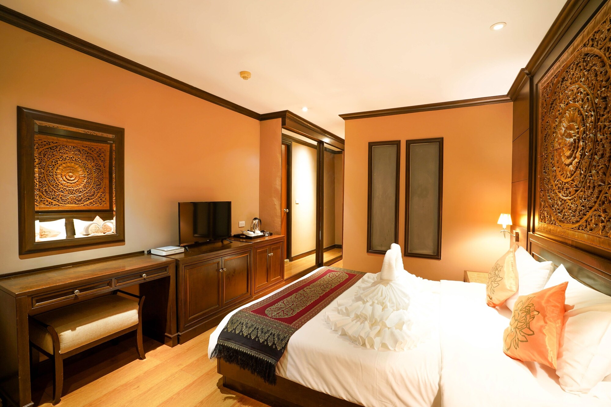 DELUXE, DOUBLE BED