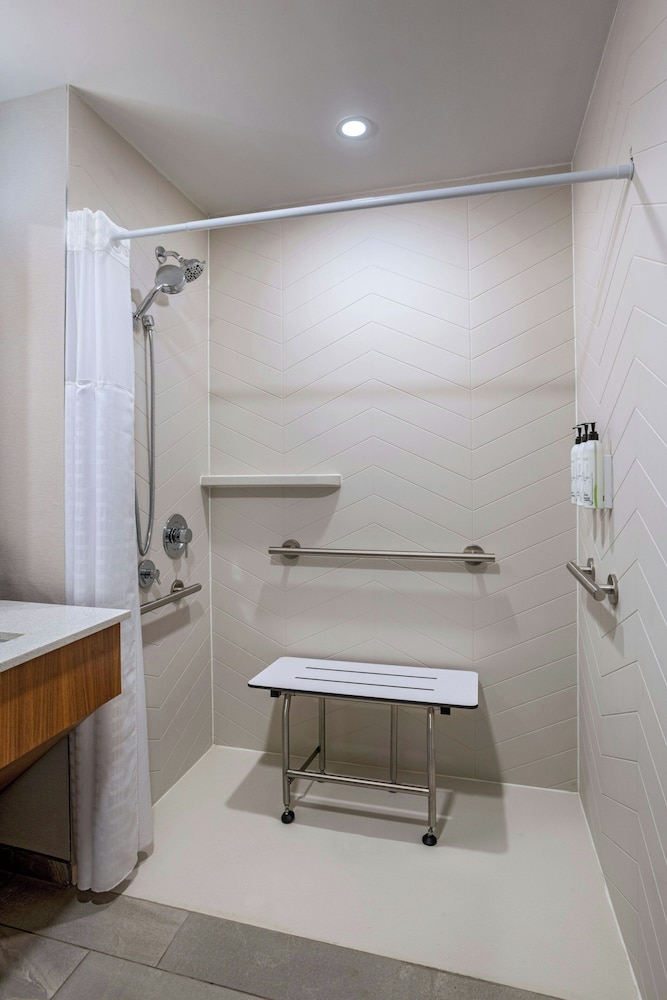 Fairfield Inn Medford Long Island 50/50