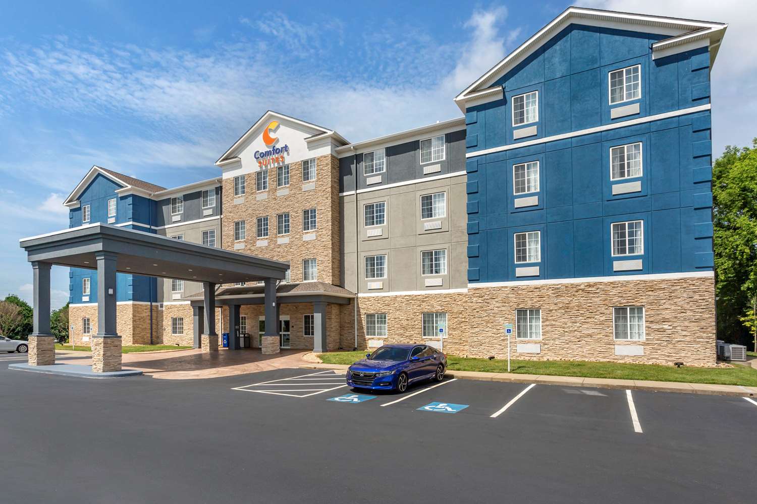 Comfort Suites Clarksville near Governors Square Mall 34/38
