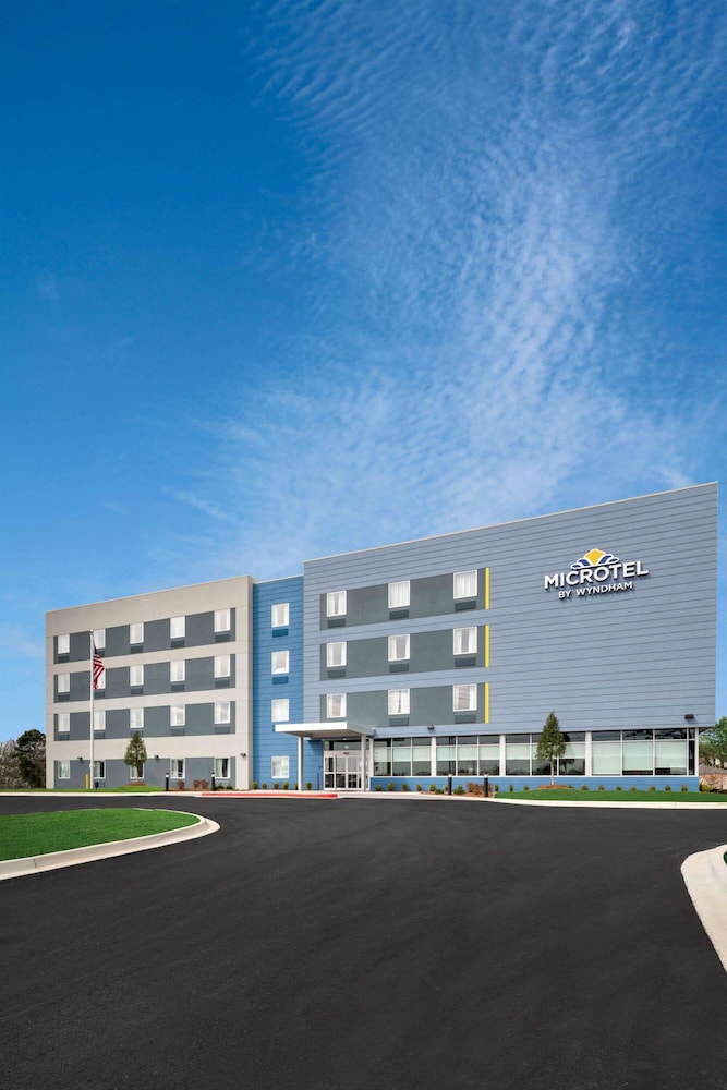Microtel Inn and Suites by Wyndham Hot Springs 2/29