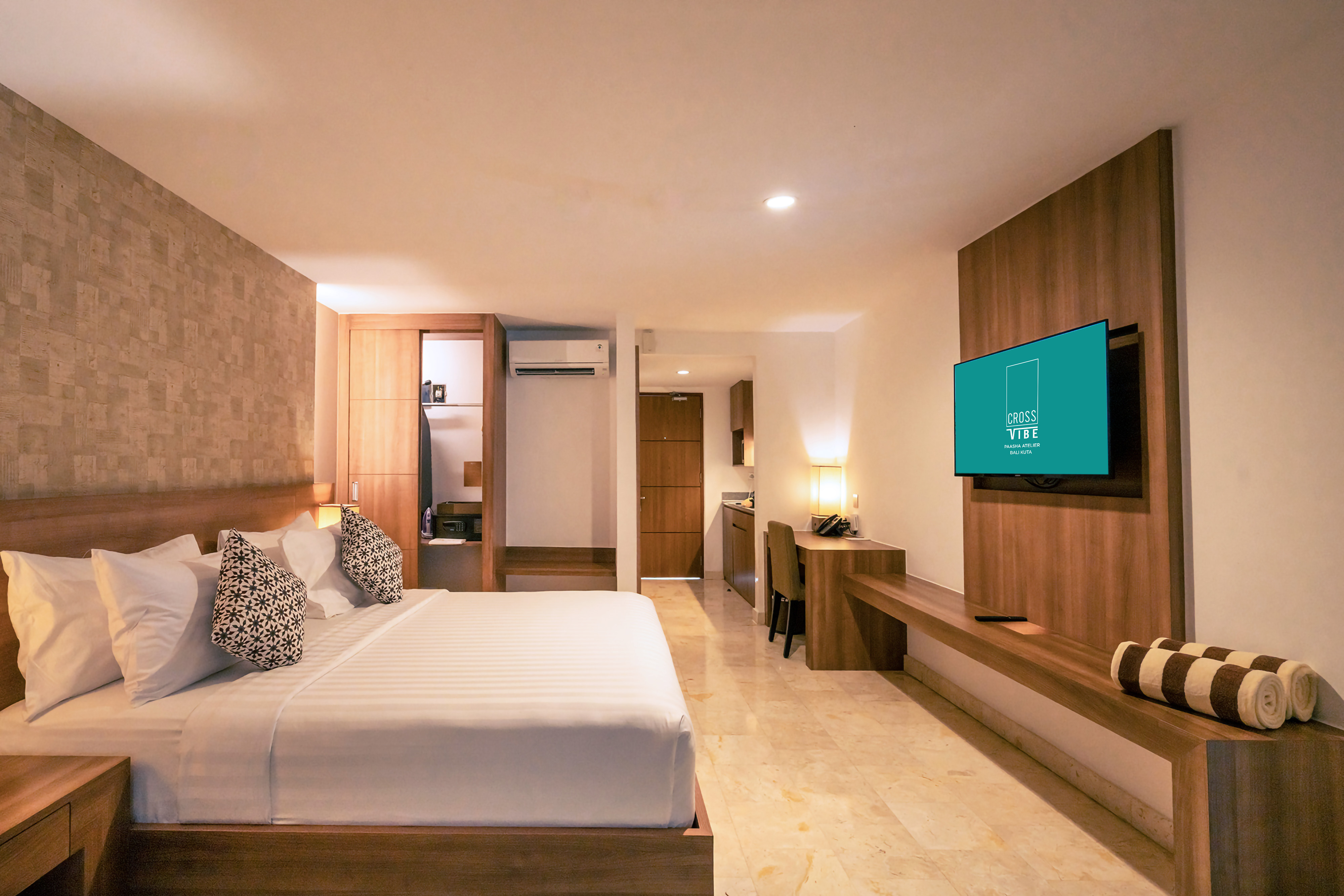 Deluxe Pool Suite، Cross Vibe Paasha Atelier Bali Kuta 3/7