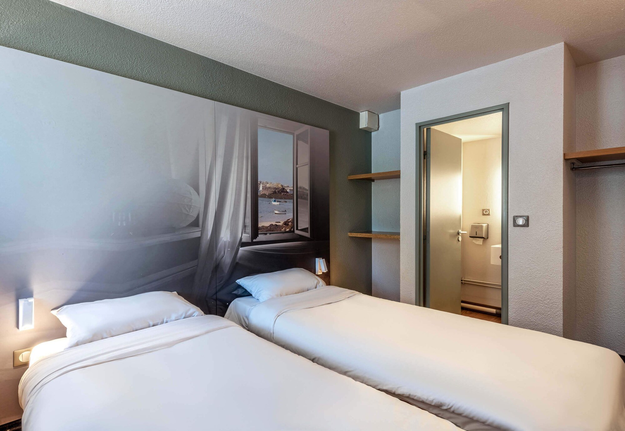 Room at B&B HOTEL Morlaix, SAINT-MARTIN DES CHAMPS