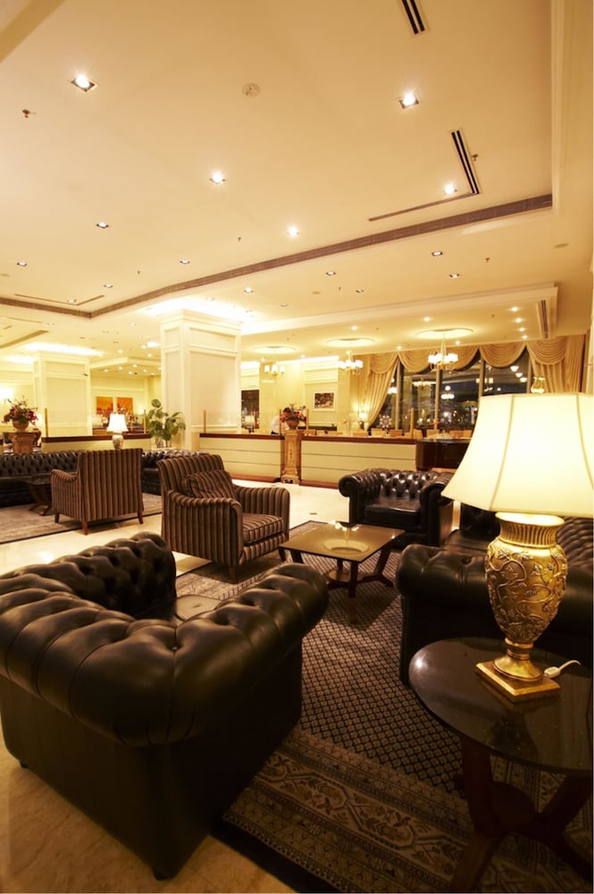 Royale Chulan The Curve 8/36