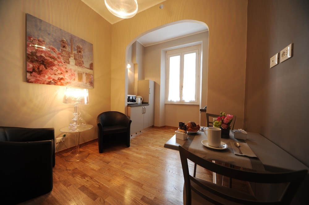 Residence Trianon Borgo Pio 35/72