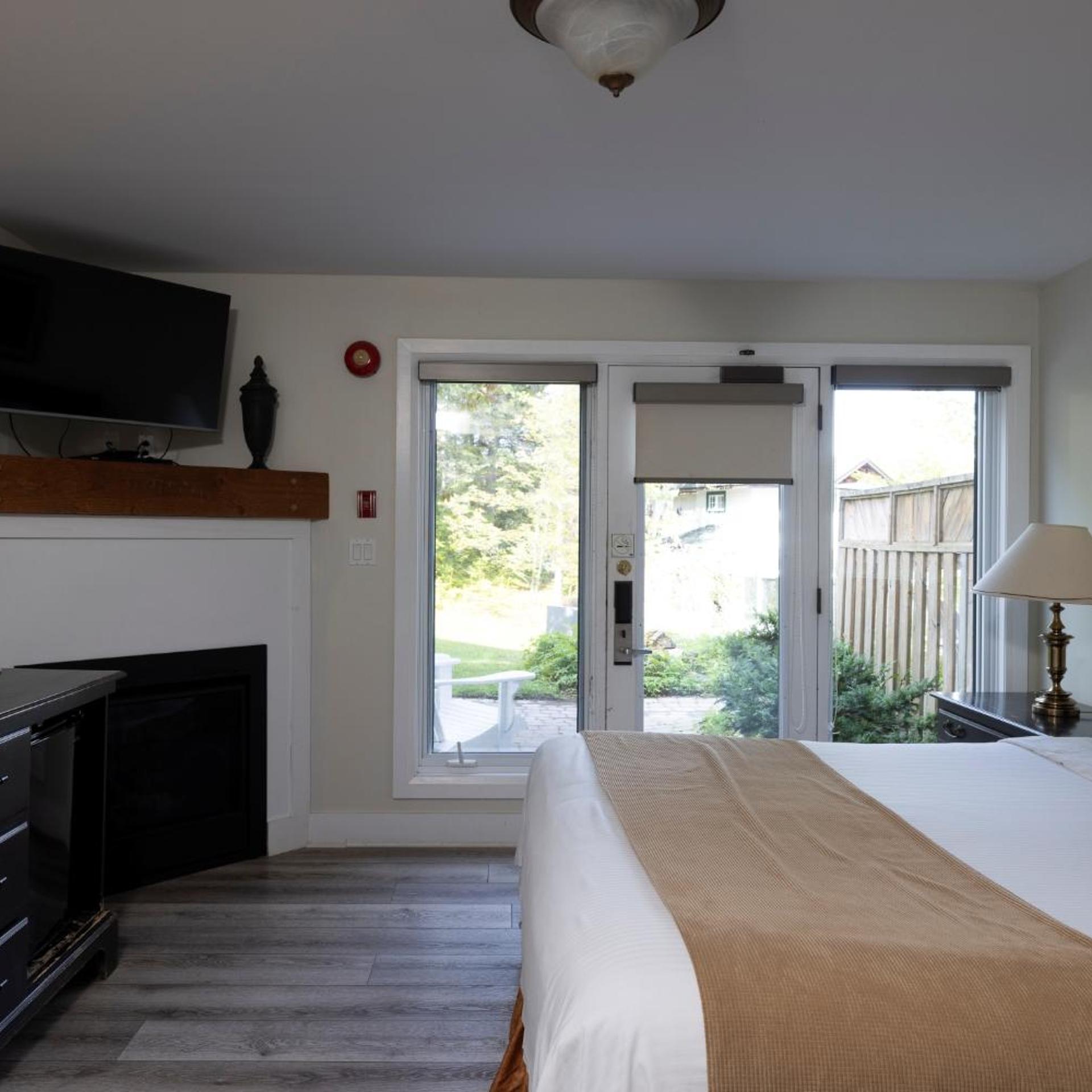Cedarwood, Premium, King Bed