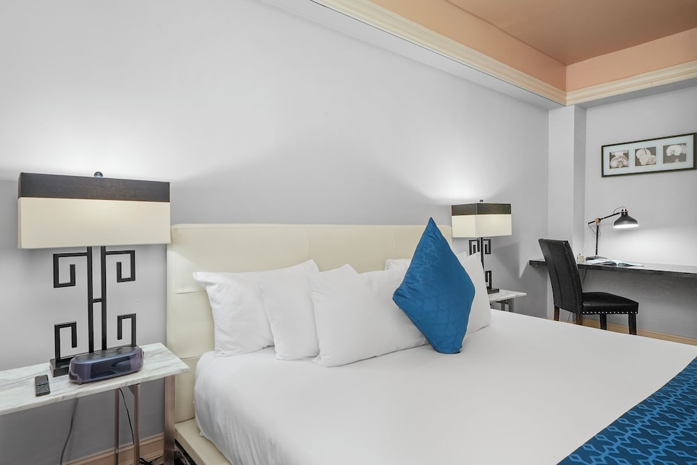 Riviera Suites South Beach 28/65