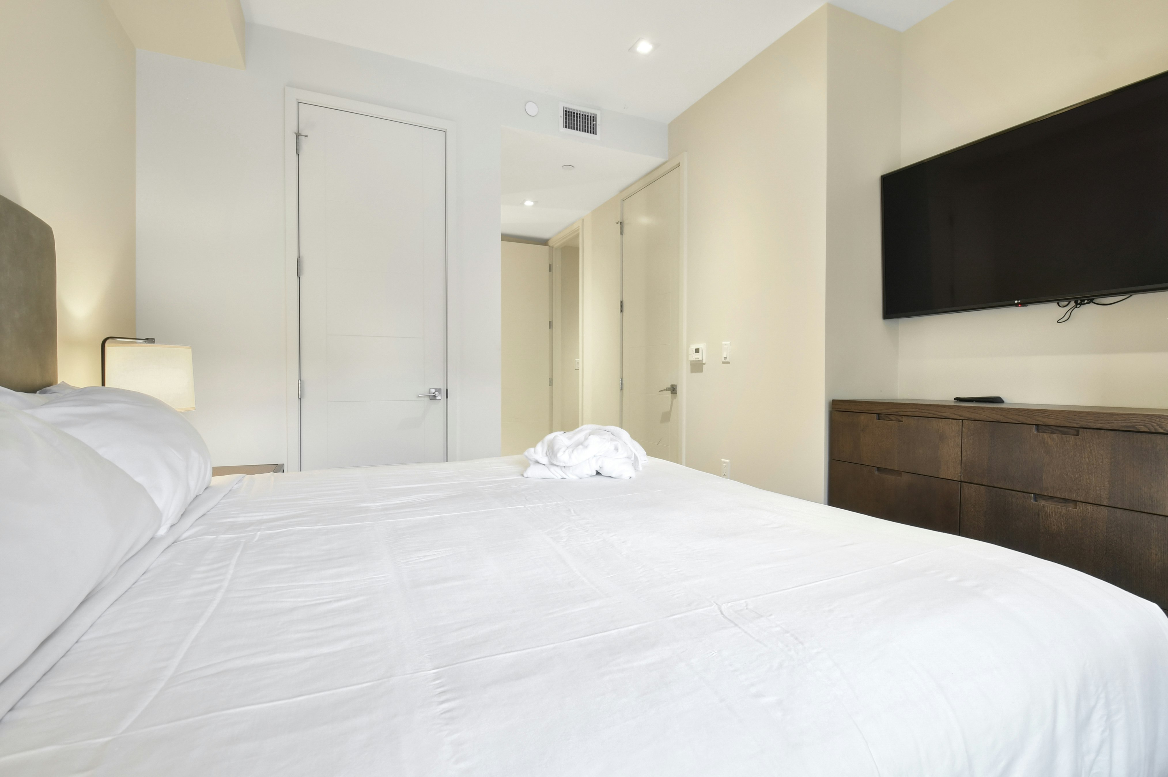 3 BEDROOMS, RESIDENCE