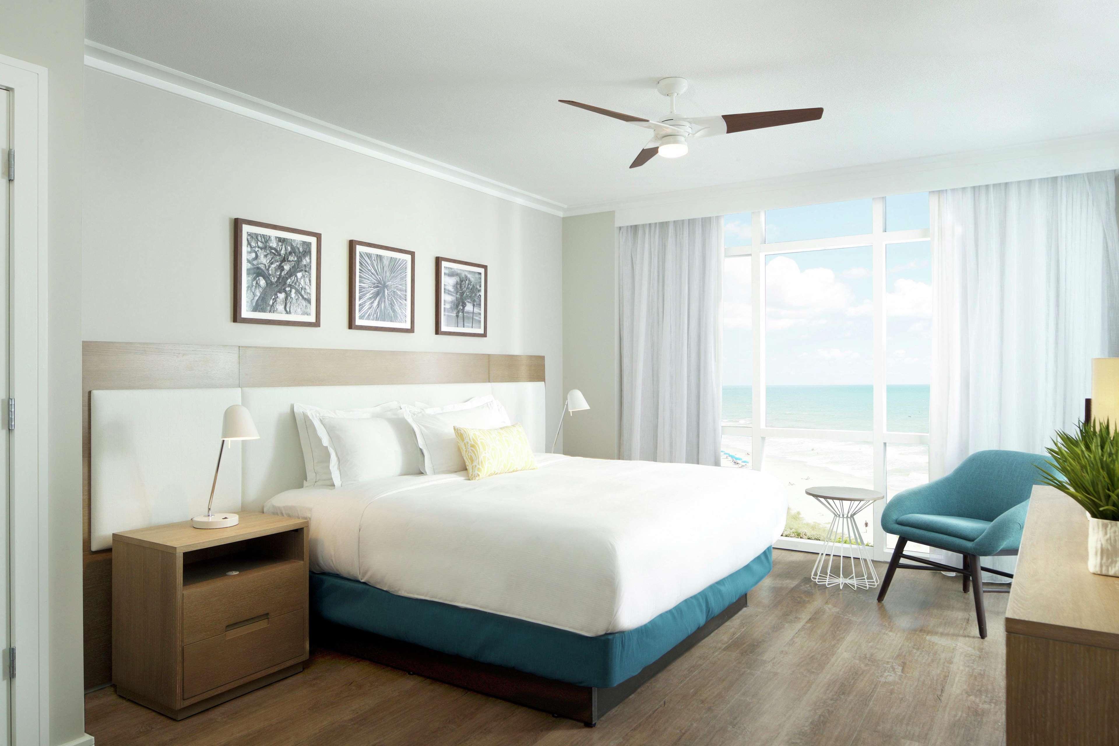 2 BEDROOMS, SUITE, 1 KING AND 2 QUEEN BEDS, OCEAN VIEW