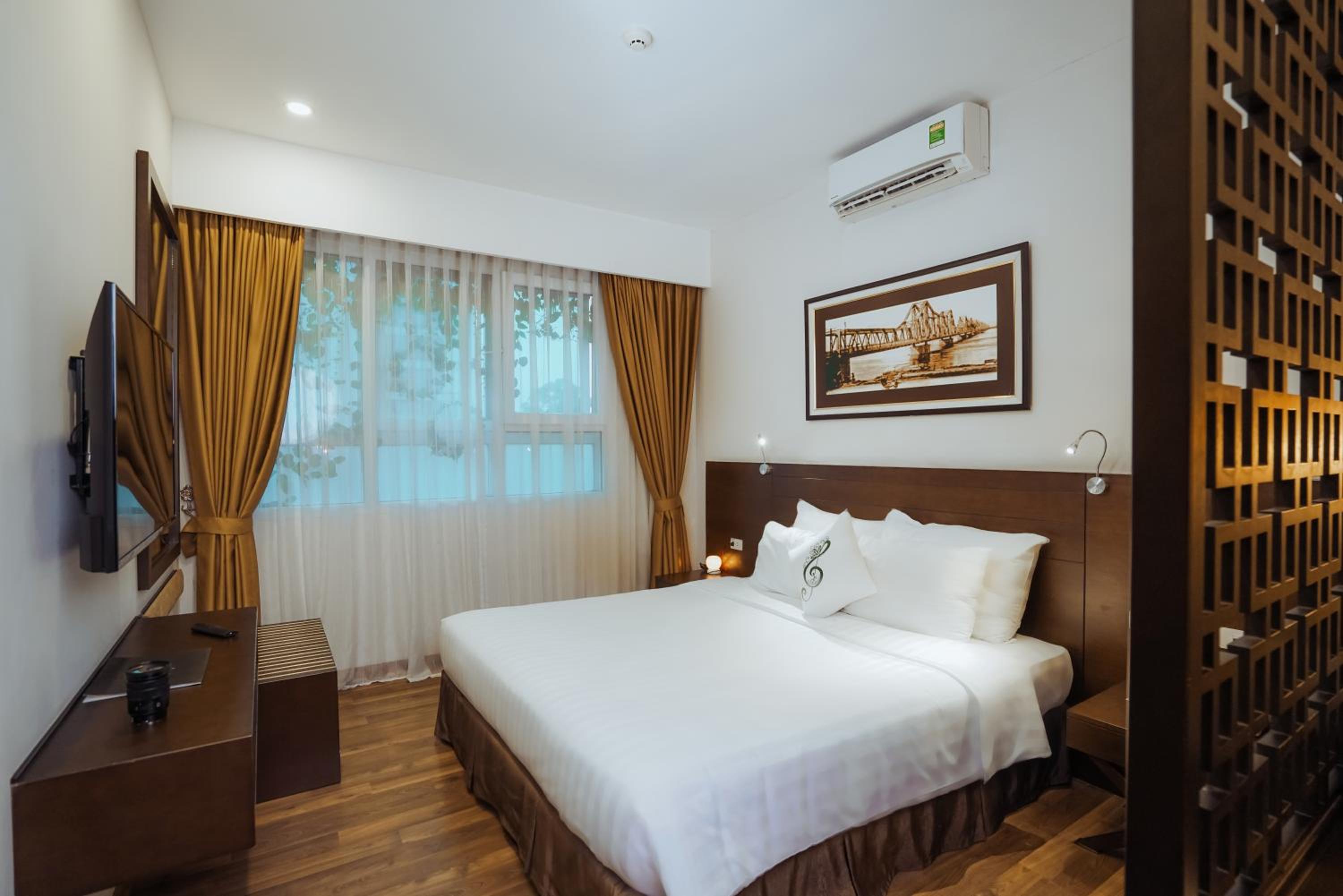 Junior Suite, Thang Long Opera 2/4
